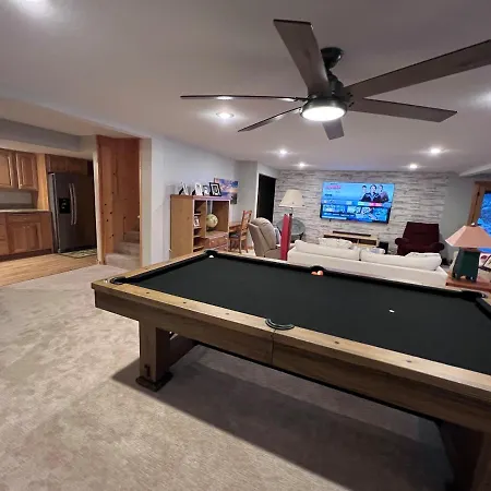 Large Log Home On Lake With Hot Tub